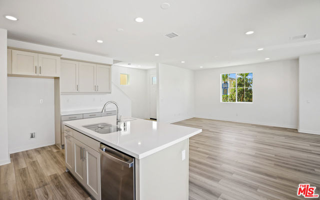 13889 Bell Way, Fontana CA: https://media.crmls.org/mediaz/aa1b4c8b-6692-4d83-a6e7-90141ccd5fca.jpg