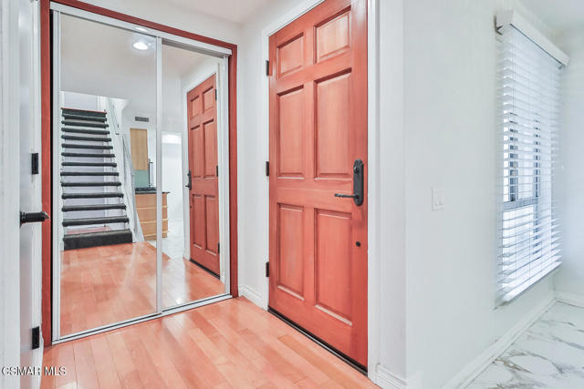 18411 Hatteras Street, Tarzana CA: https://media.crmls.org/mediaz/aa1b5bbb-1345-4a03-a007-a4208f72117f.jpg
