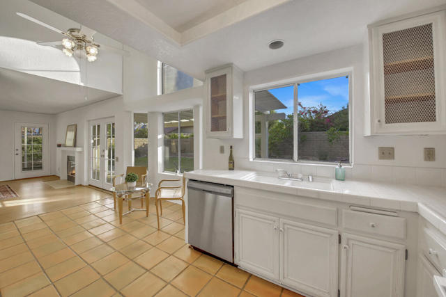 18 KITCHEN MLS
