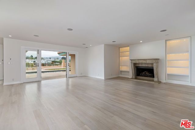 401 Alma Real Drive, Pacific Palisades CA: https://media.crmls.org/mediaz/aa1bc364-df2f-4bc5-9d73-ff0136ae5bf4.jpg