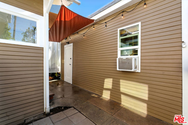 3712 E 10th Street, Long Beach CA: https://media.crmls.org/mediaz/aa1c19bc-b73f-45a2-892f-9cf55f40b937.jpg