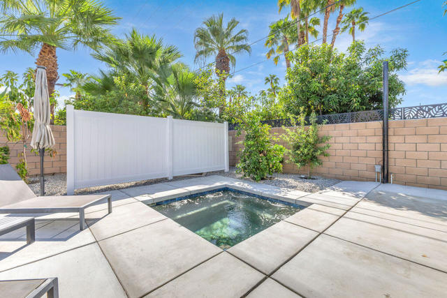 1075 E Sunny Dunes Road, Palm Springs, CA 92264