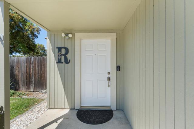 1411 Squire Court, Hollister CA: https://media.crmls.org/mediaz/aa1c4a5b-a16b-4399-a36a-2a22146bc84e.jpg