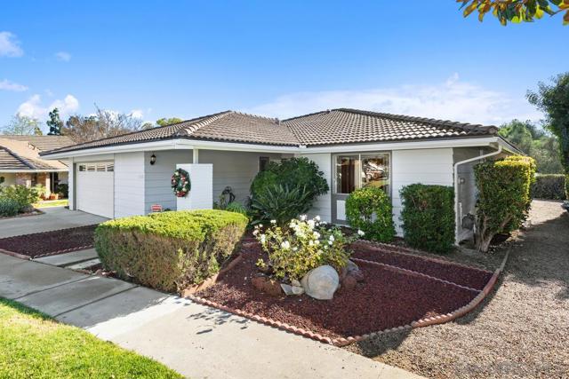 12039 Caminito Cadena, San Diego CA: https://media.crmls.org/mediaz/aa1cdaf4-e5ec-4467-a4e5-6aa509ec7802.jpg