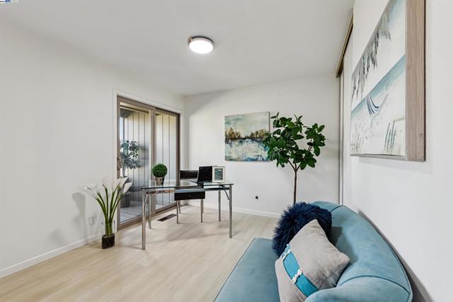 1026 Trellis Ln, Alameda CA: https://media.crmls.org/mediaz/aa1d14ca-132b-4f50-8df4-c318eb1f0fae.jpg