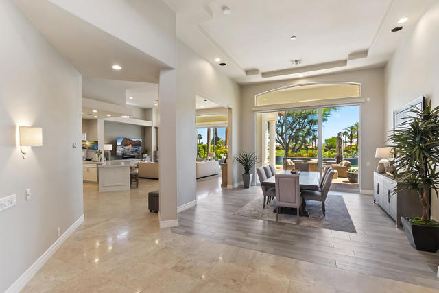 48644 Vista Palomino, La Quinta CA: https://media.crmls.org/mediaz/aa1dae57-3cb2-4107-81ef-feeba3c3acba.jpg