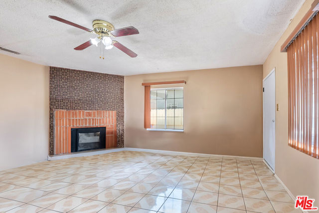 10626 Mountair Avenue, Tujunga CA: https://media.crmls.org/mediaz/aa1dfccd-aa56-485f-b965-779a4402235b.jpg