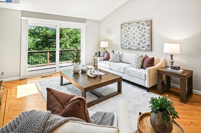 11110 Monan St, Oakland CA: https://media.crmls.org/mediaz/aa1e1d15-734c-473b-81f0-b2ec842de143.jpg