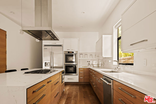 5062 Woodley Avenue, Encino CA: https://media.crmls.org/mediaz/aa1e46c7-221e-4fcc-85ad-4506657b9be3.jpg