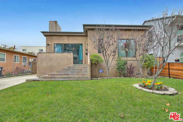 1821 S Sycamore Avenue, Los Angeles CA: https://media.crmls.org/mediaz/aa1e8418-dcaa-459b-9acd-c23e911e879d.jpg