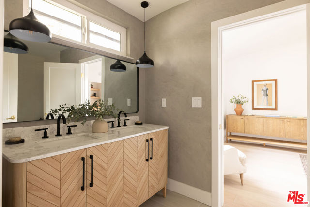 24211 Caris Street, Woodland Hills CA: https://media.crmls.org/mediaz/aa1f278b-5b22-4dfe-92e4-538e67b580bf.jpg