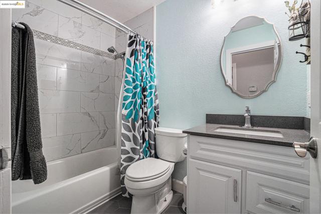 80 Mandeville Ct, Oakley CA: https://media.crmls.org/mediaz/aa1ff2c4-3312-47a8-bc00-f1e44022cfb2.jpg