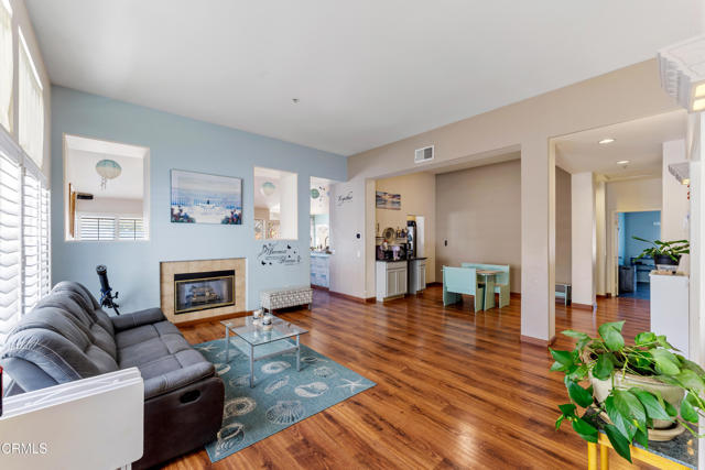 Detail Gallery Image 4 of 22 For 600 Sara Dr, Oxnard,  CA 93030 - 4 Beds | 2 Baths