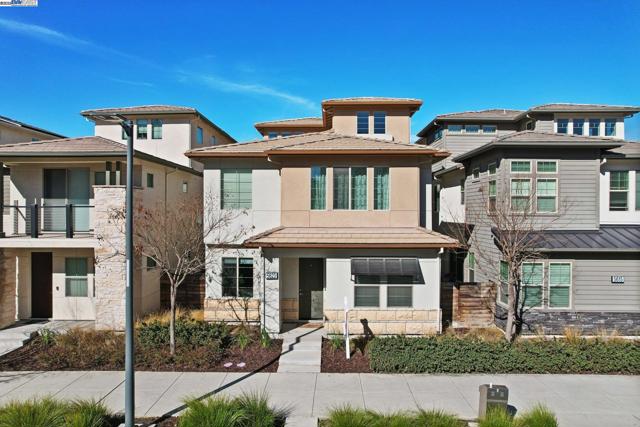 5623 Central Pkwy, Dublin CA: https://media.crmls.org/mediaz/aa2090ff-7a99-4881-9011-adc5b089ed4c.jpg