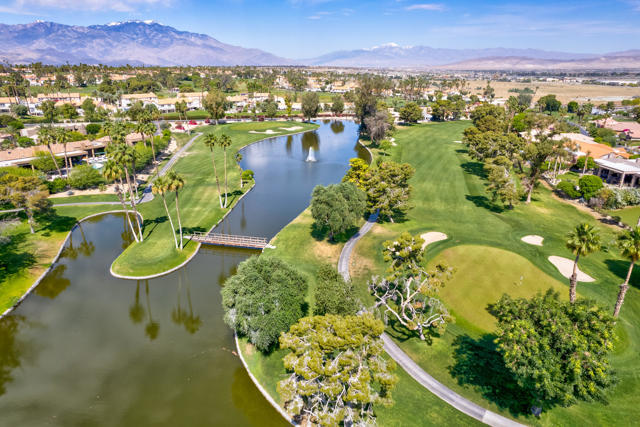 39060 Kilimanjaro Court, Palm Desert CA: https://media.crmls.org/mediaz/aa20c12a-aa3d-4272-8995-86f725f79ccc.jpg