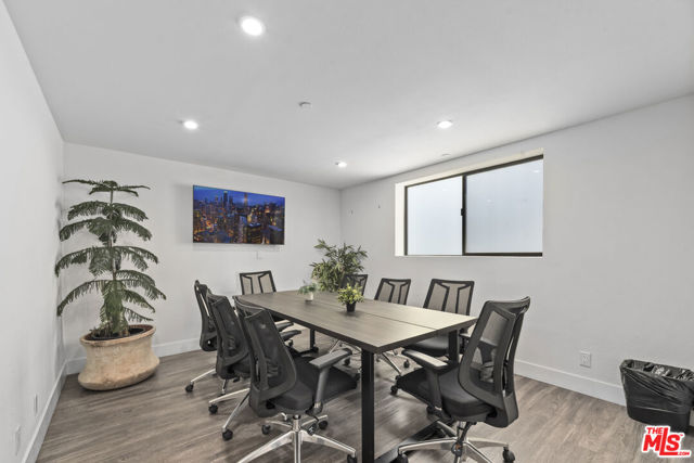 725 N Alfred Street, Los Angeles CA: https://media.crmls.org/mediaz/aa211276-a425-42d5-90d3-7ce34b095ef2.jpg