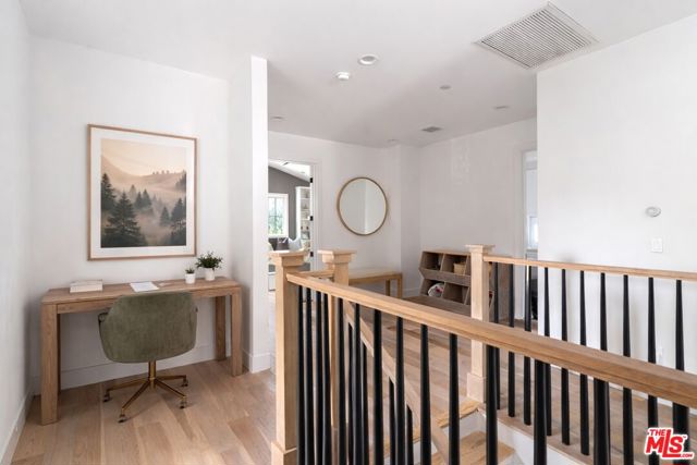 Image 21 of 39 For 11813 Woodbine Avenue