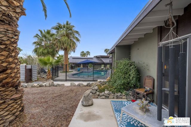 38613 Paradise Way, Cathedral City CA: https://media.crmls.org/mediaz/aa2177d0-eba5-48b8-b740-f6f4b4c32120.jpg