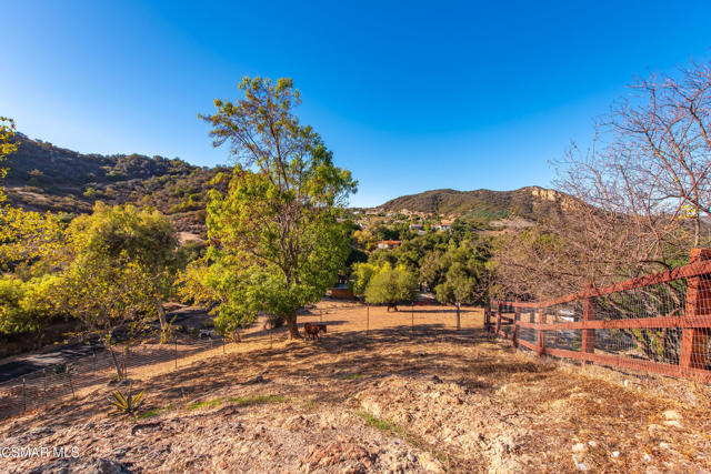 356 E Carlisle Road, Thousand Oaks CA: https://media.crmls.org/mediaz/aa2222a4-8bf9-4f0c-8de1-820b1907dd0a.jpg