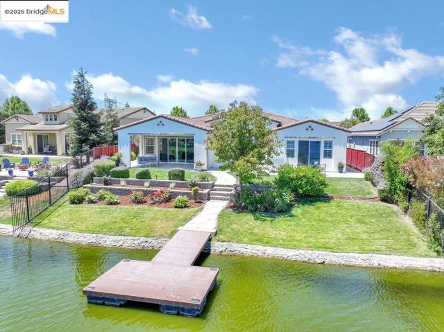 133 Clear Lake Ct, Oakley CA: https://media.crmls.org/mediaz/aa223690-9640-4334-bd0f-7b53b2cd32ff.jpg
