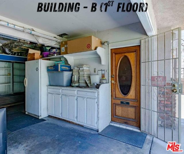 5706 Pioneer Boulevard, Whittier CA: https://media.crmls.org/mediaz/aa2261a8-e197-4c86-ba15-a40472878a07.jpg