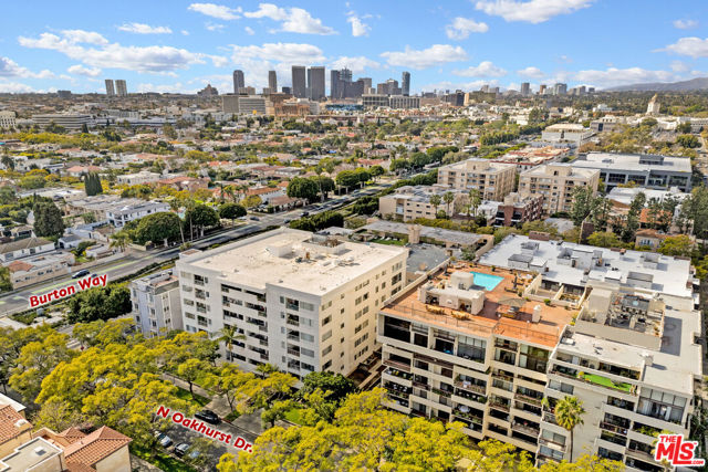 321 N Oakhurst Drive, Beverly Hills CA: https://media.crmls.org/mediaz/aa2270b1-fac4-4568-b12e-9ed1c8c664d0.jpg