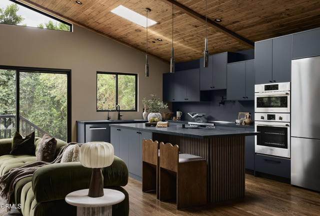 Detail Gallery Image 9 of 44 For 12406 La Maida St, Los Angeles,  CA 91607 - 3 Beds | 2 Baths