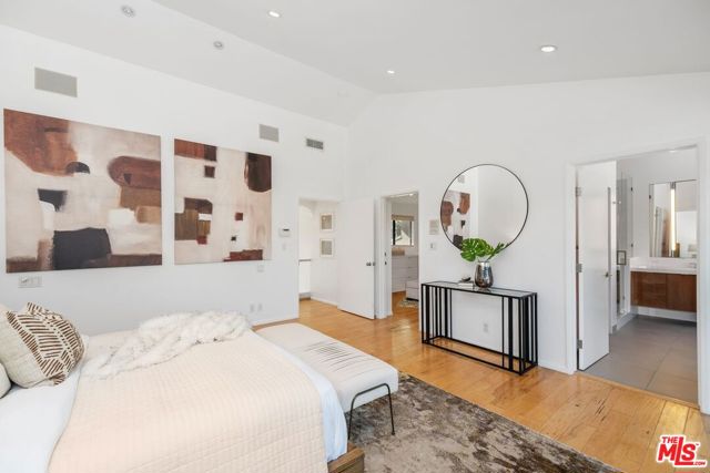 29417 Bluewater Road, Malibu CA: https://media.crmls.org/mediaz/aa2294d7-b201-4cf9-b733-26fbefbf6a7c.jpg