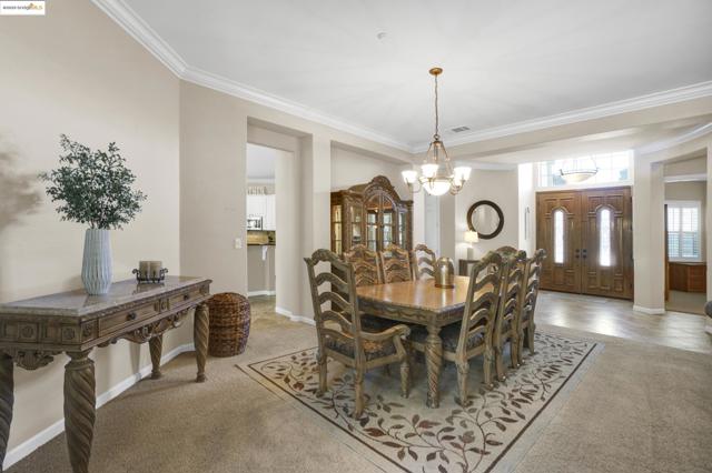 1117 Teal Ct, Brentwood CA: https://media.crmls.org/mediaz/aa22d2fb-4c9c-4f5f-bbd4-bc81e29e653b.jpg
