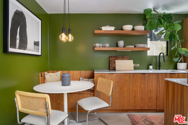 905 N Beverly Glen Boulevard, Los Angeles CA: https://media.crmls.org/mediaz/aa22f8a9-4556-4940-b990-d4572fde4706.jpg