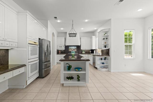 616 Marlin Ln, Carlsbad CA: https://media.crmls.org/mediaz/aa230283-96a8-4cbb-a517-f99c1db3f81c.jpg