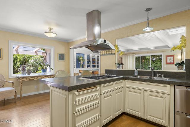 Detail Gallery Image 13 of 37 For 124 Reddington Ct, Camarillo,  CA 93010 - 4 Beds | 2/1 Baths