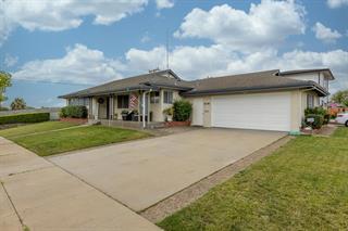 808 Saratoga Drive, Salinas CA: https://media.crmls.org/mediaz/aa244f5d-5228-426a-aaba-f7a4923f95dc.jpg