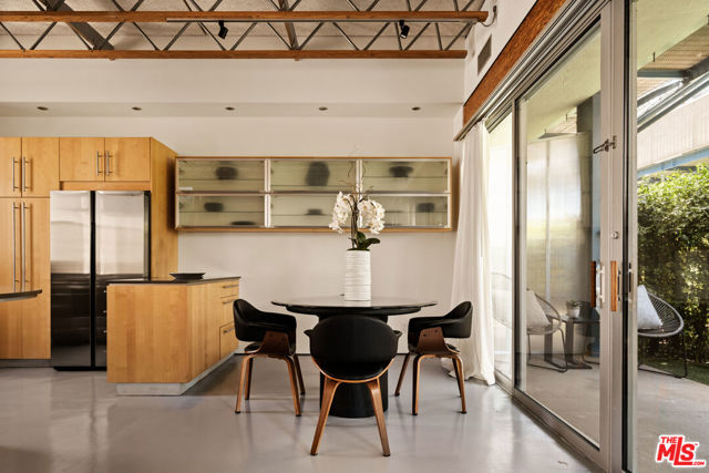 619 San Juan Avenue, Venice CA: https://media.crmls.org/mediaz/aa24a8ef-1945-4b18-a415-42c9909e28b4.jpg