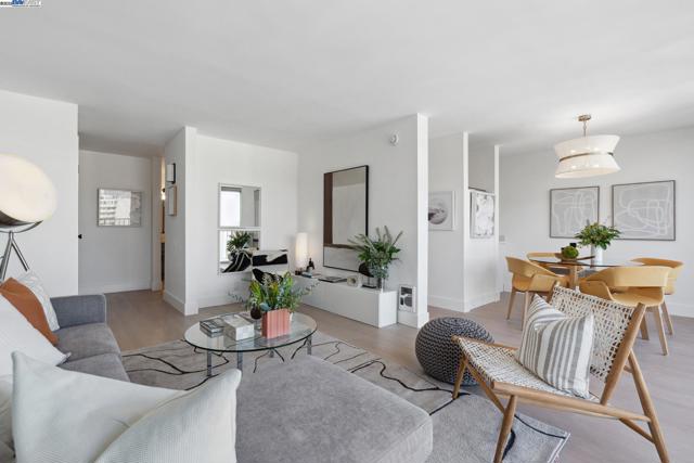 1 Kelton Ct, Oakland CA: https://media.crmls.org/mediaz/aa24b7c5-9fa0-4137-9fc4-200117256165.jpg