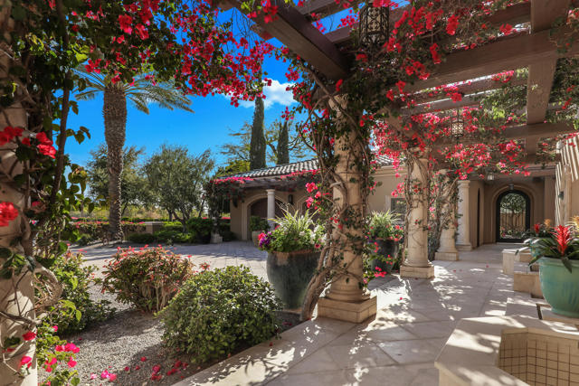 52345 Via Savona, La Quinta CA: https://media.crmls.org/mediaz/aa24bacc-f5bb-438f-863d-46325be97f89.jpg