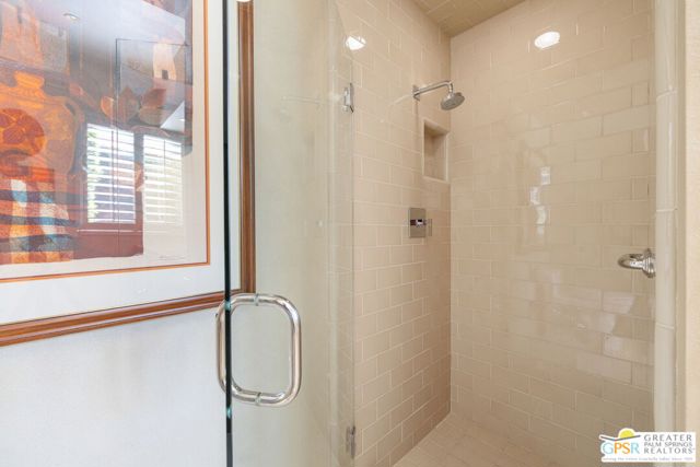 46920 Amir Drive, Palm Desert CA: https://media.crmls.org/mediaz/aa24c30f-30e6-4d3d-805c-008ab41deb2a.jpg