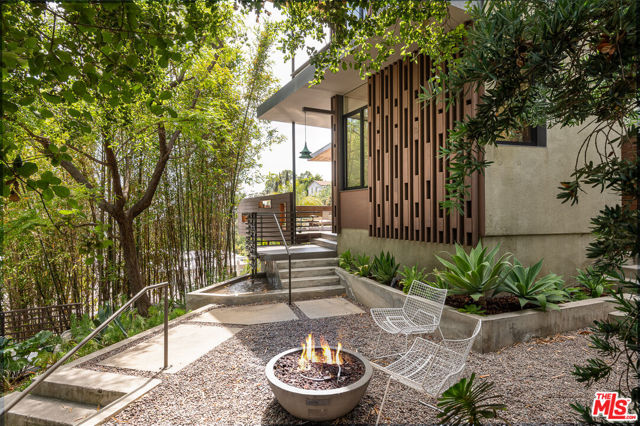1855 Redcliff Street, Los Angeles CA: https://media.crmls.org/mediaz/aa24f6d4-4681-42ab-807f-9d0e926540e1.jpg