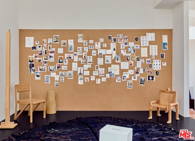 701 Museum Drive, Los Angeles CA: https://media.crmls.org/mediaz/aa25ed91-8ade-4bf0-b3e5-c025b297d334.jpg