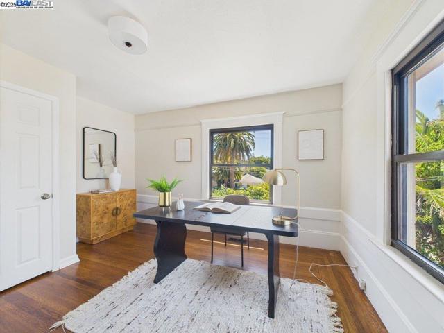 4418 Virginia Ave, Oakland CA: https://media.crmls.org/mediaz/aa26cc98-3ee3-4bc1-9de2-95611b9ae2d6.jpg