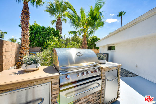 2146 N Blando Road, Palm Springs CA: https://media.crmls.org/mediaz/aa26f7d0-6b99-4ddc-ba8c-fc7154f1d213.jpg