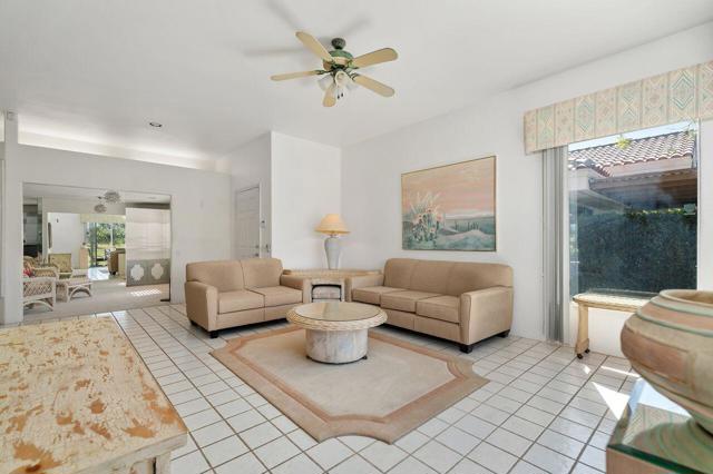 36 Colonial Drive, Rancho Mirage CA: https://media.crmls.org/mediaz/aa272242-805d-4cd9-8fa5-bfe190cec052.jpg