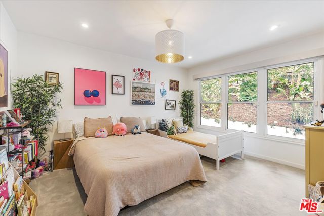 2316 Laurelmont Place, Los Angeles CA: https://media.crmls.org/mediaz/aa276c22-f556-4d55-90f6-1611c85a7c0a.jpg
