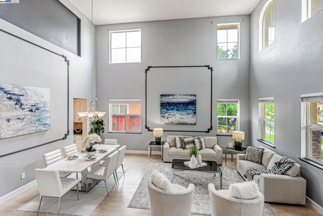 141 Pescara Blvd, Brentwood CA: https://media.crmls.org/mediaz/aa2825d5-df5f-41f2-89cd-a0b20f929309.jpg