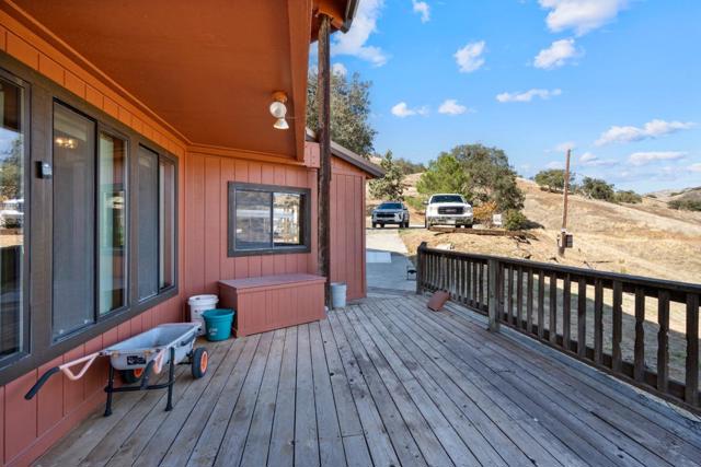 20101 Panoche Road, Paicines CA: https://media.crmls.org/mediaz/aa28380c-eef4-47c6-8665-704346287dbf.jpg