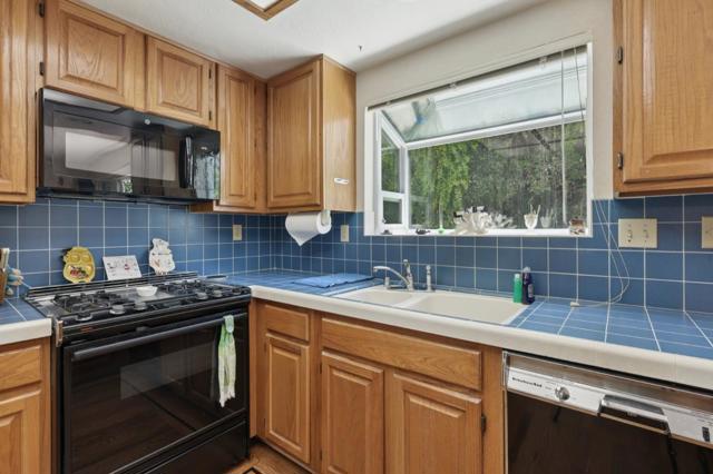 296 San Pedro Avenue, Pacifica CA: https://media.crmls.org/mediaz/aa28bc25-4a5d-4128-bebb-0e6d22d1da06.jpg