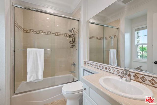 4110 Prado De Los Zorros, Calabasas CA: https://media.crmls.org/mediaz/aa28d3f2-3f8e-461b-91fa-d7d36dc5db04.jpg