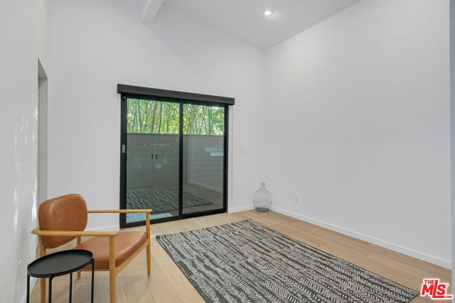 8400 Edwin Drive, Los Angeles CA: https://media.crmls.org/mediaz/aa28e4a6-bf95-4999-8225-90aaa8d46621.jpg