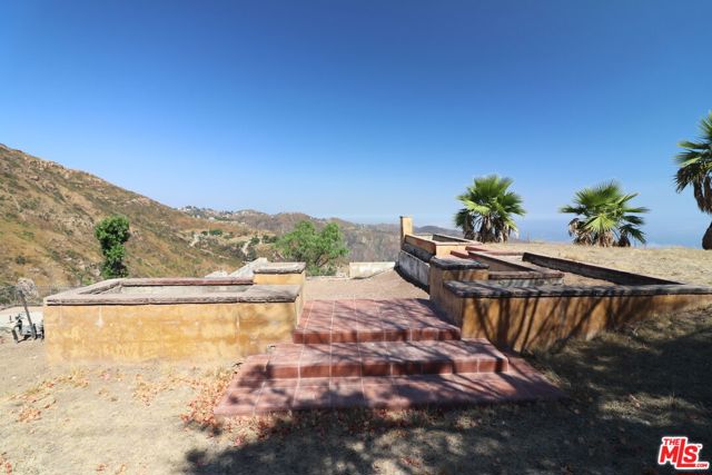 24734 W Saddle Peak Road, Malibu CA: https://media.crmls.org/mediaz/aa29b5a9-660a-497b-950e-8d804cc5bc65.jpg