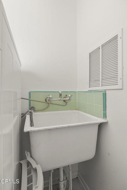 4226 Hitch Boulevard, Moorpark CA: https://media.crmls.org/mediaz/aa29c41b-1dd6-475c-8bf2-1bf755efa435.jpg